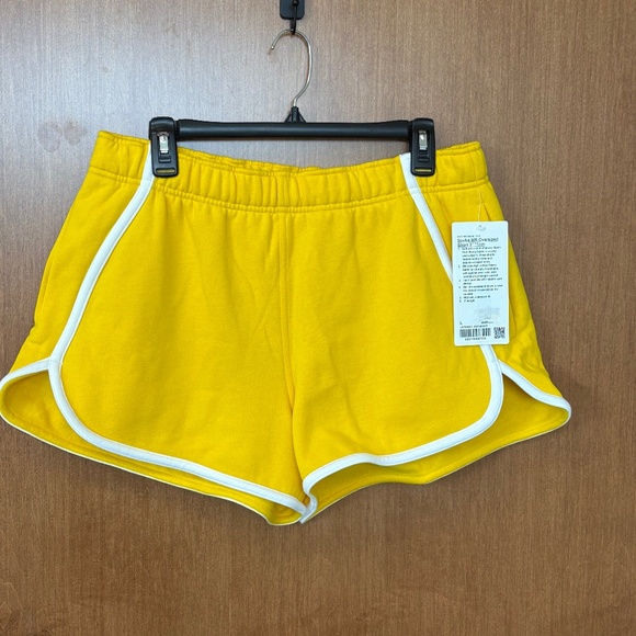 Lululemon Scuba Mid-Rise Oversized Short 3" *Trim Maize Yellow / White. NWT - Picture 1 of 6